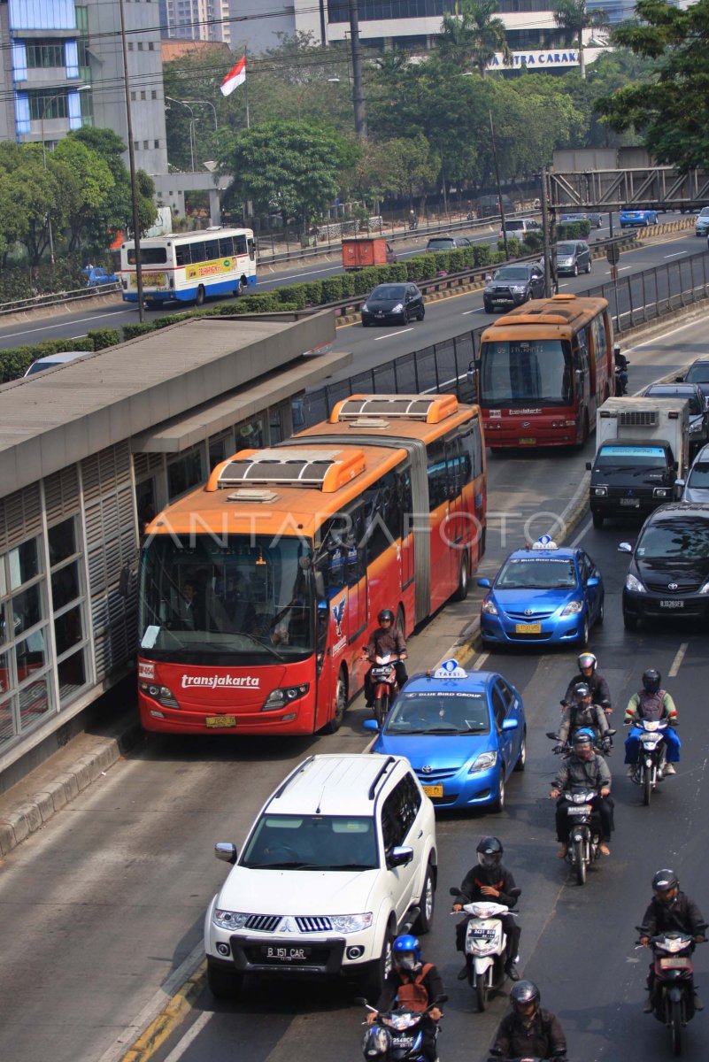 PENAMBAHAN ARMADA BUS TRANSJAKARTA. | ANTARA Foto