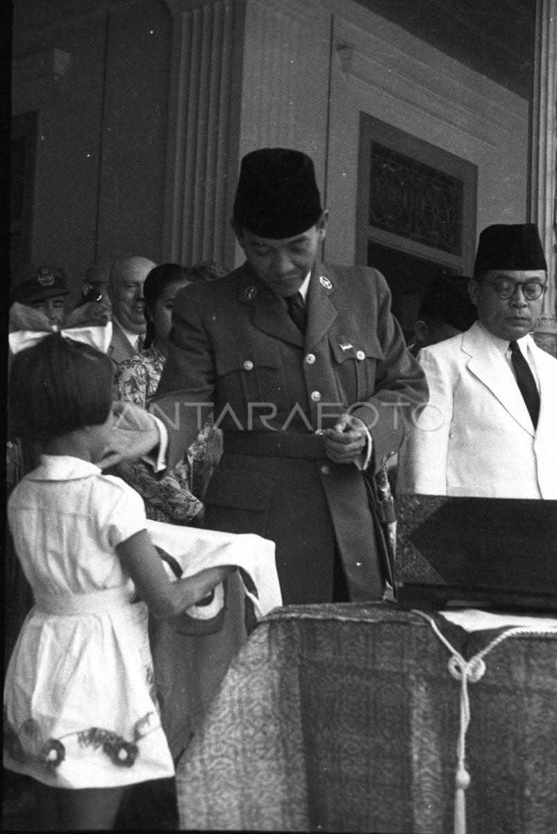 Perayaan Tiga Tahun Kemerdekaan Antara Foto