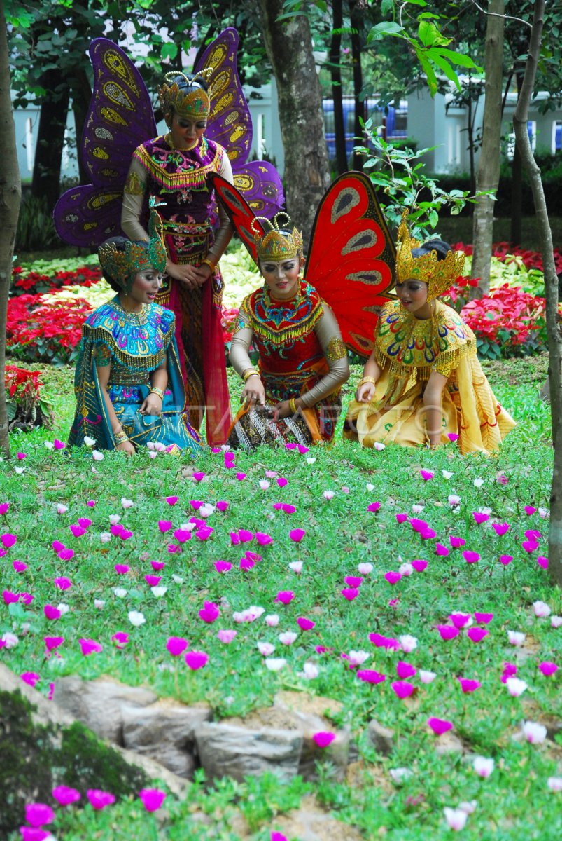 TAMAN PUSTAKA BUNGA BANDUNG | ANTARA Foto