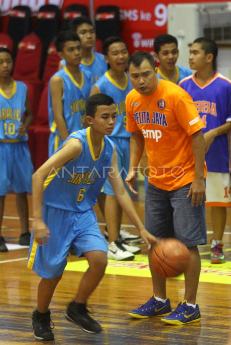 BELAJAR BASKET | ANTARA Foto