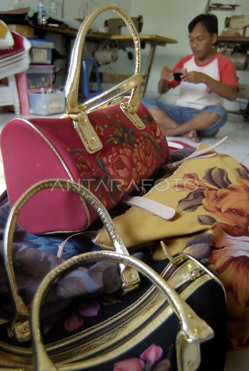 KERAJINAN TAS LUKIS.