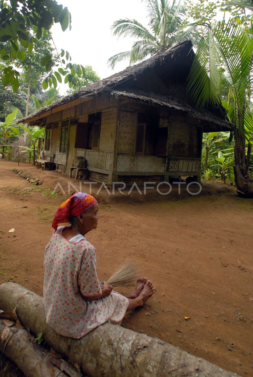 Rumah Adat Kampung Kuta Antara Foto