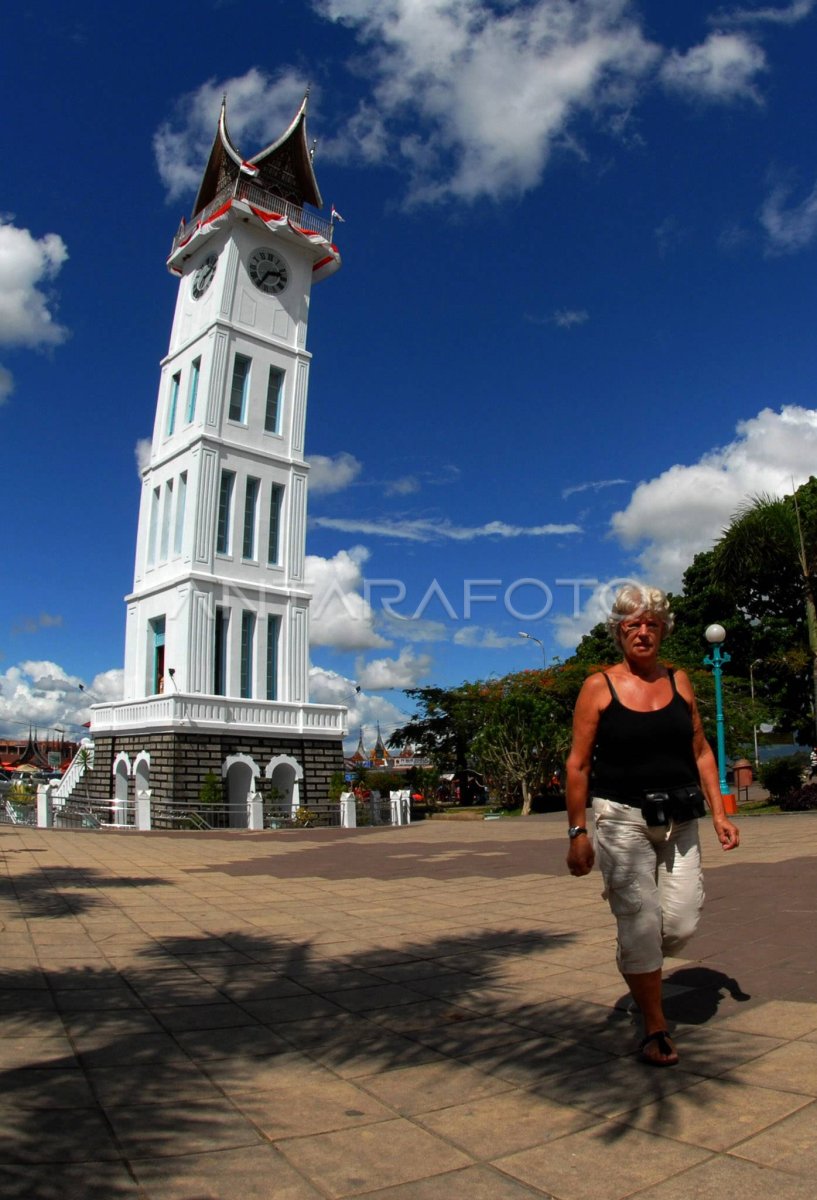 Objek Wisata Jam Gadang | ANTARA Foto