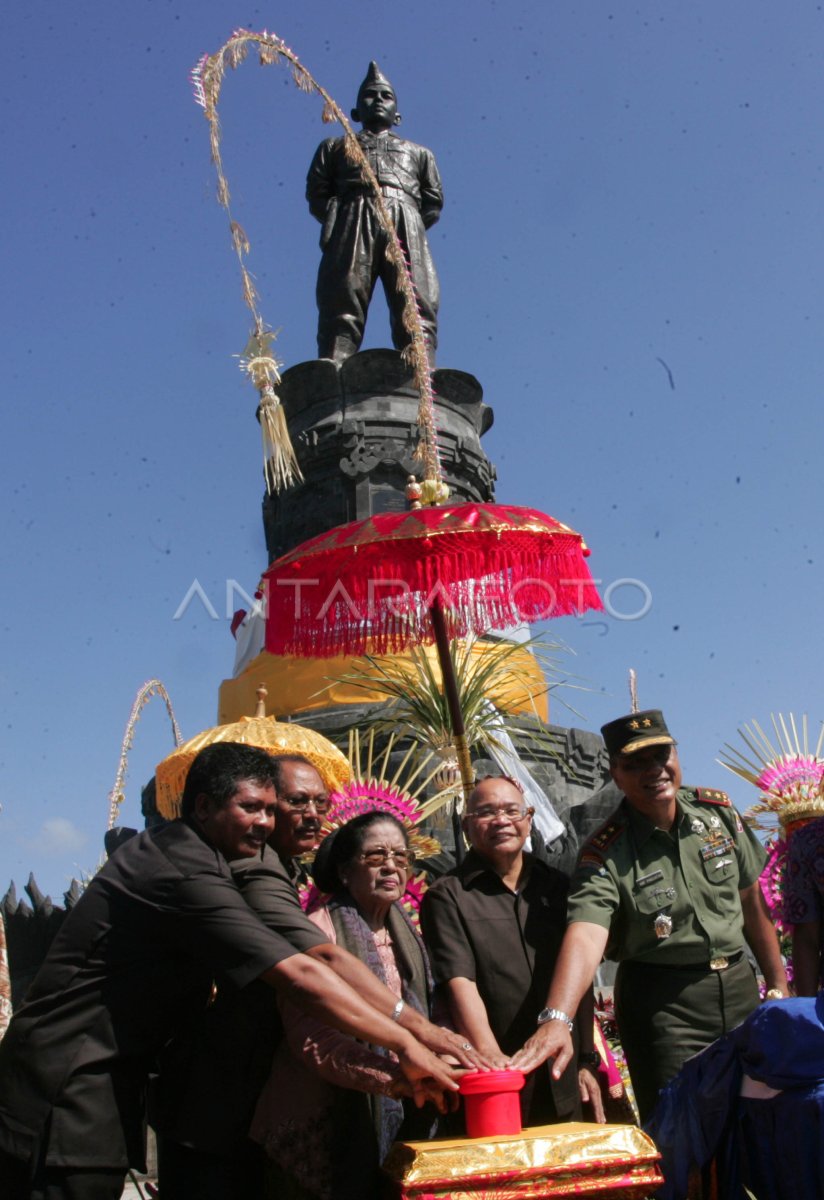 PATUNG NGURAH RAI | ANTARA Foto