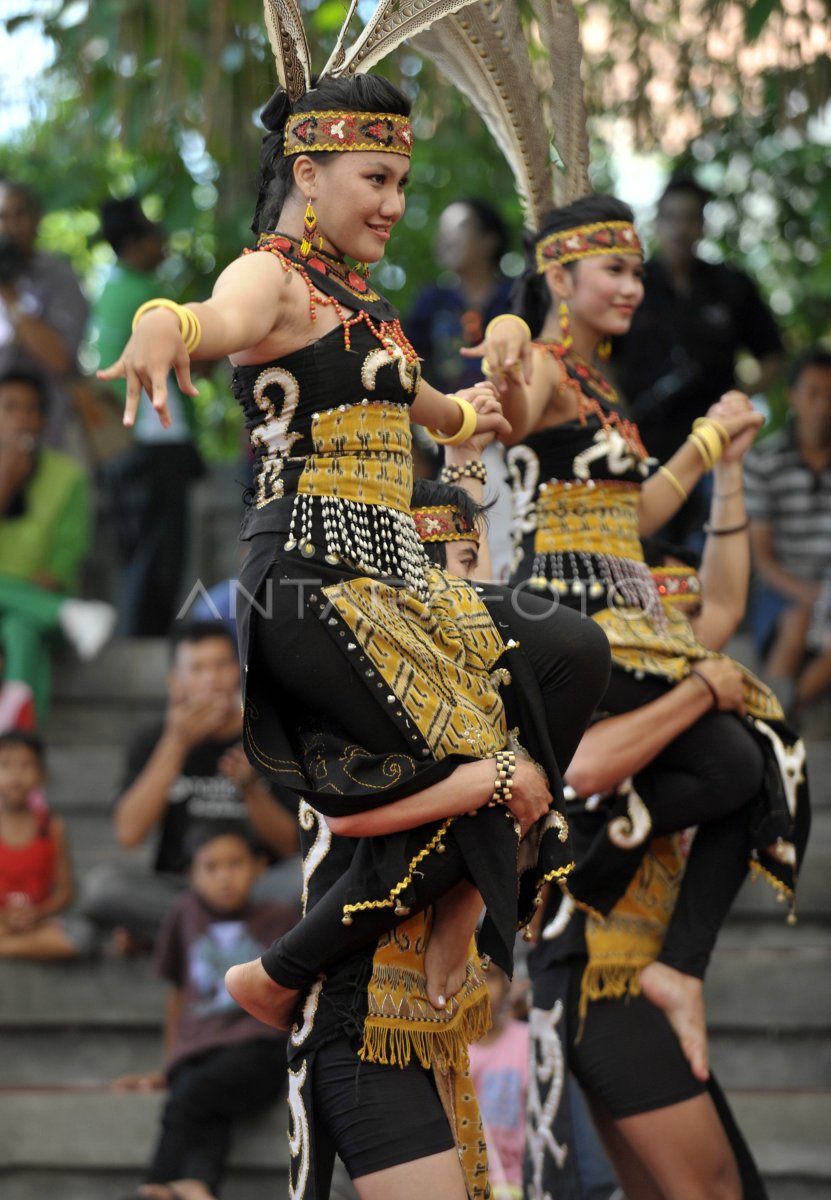 KESENIAN DAYAK | ANTARA Foto