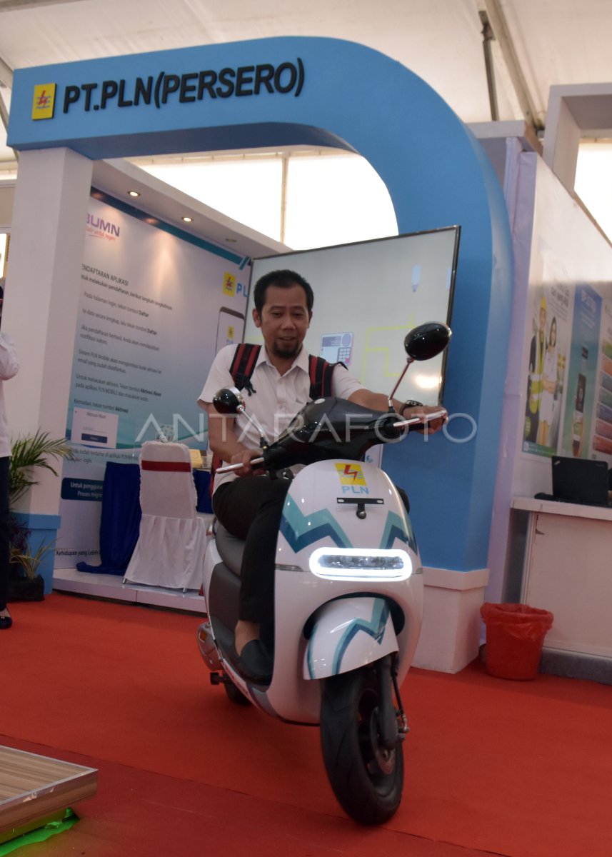 KAMPANYE MOTOR LISTRIK | ANTARA Foto