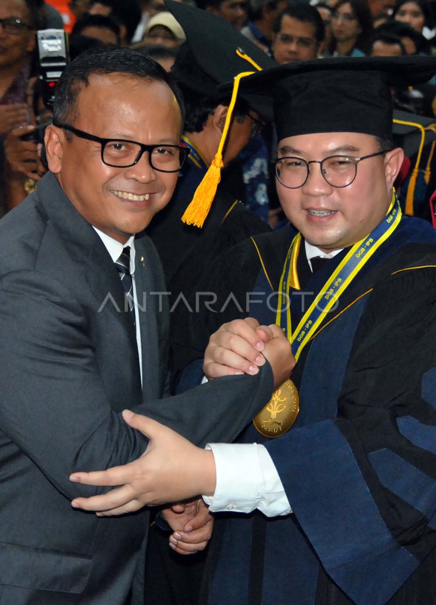 PENGUKUHAN GURU BESAR REKTOR IPB | ANTARA Foto