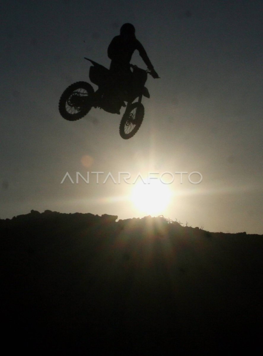 CROSS HUT RI