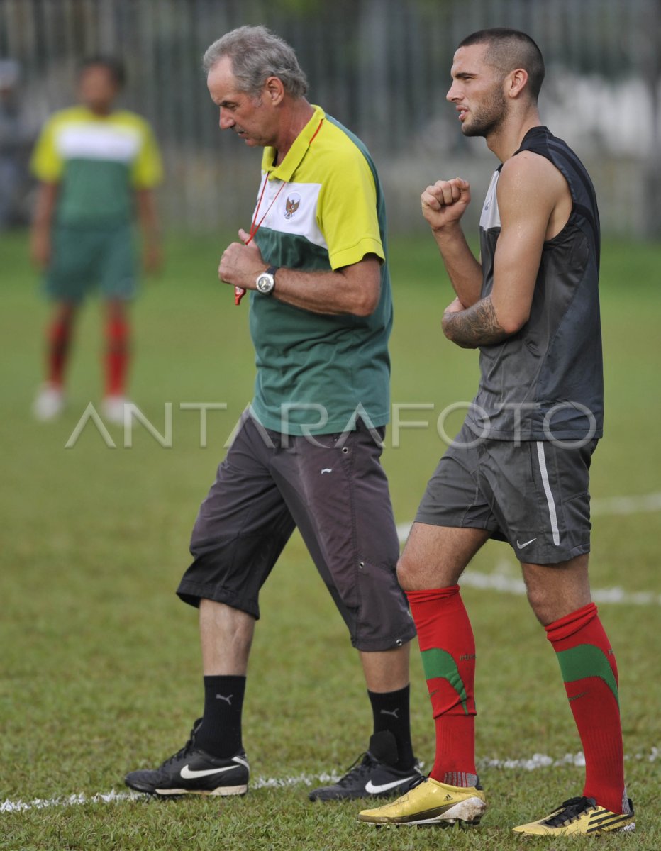 Jauh Sebelum Thom Haye Jadi Maestro Lini Tengah Timnas Indonesia, PSSI Ternyata Hampir Naturalisasi Superstar Liga Kroasia Ini
            - galeri foto
